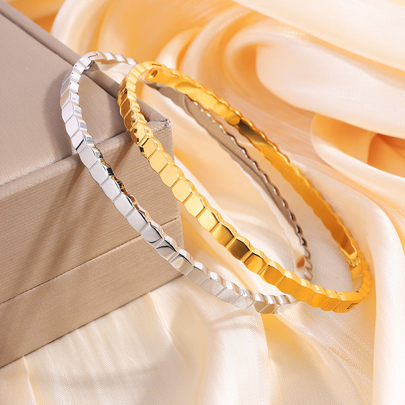 ins-irregular-honeycomb-shaped-bracelet-fashion-minimalist-titanium-steel-womens-jewelry-shopngo-silo-image3.jpg