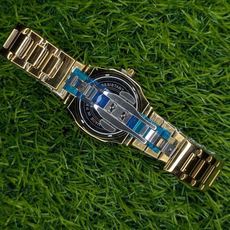 Watch Diamond Blue Gold Black Dial Gold Chain