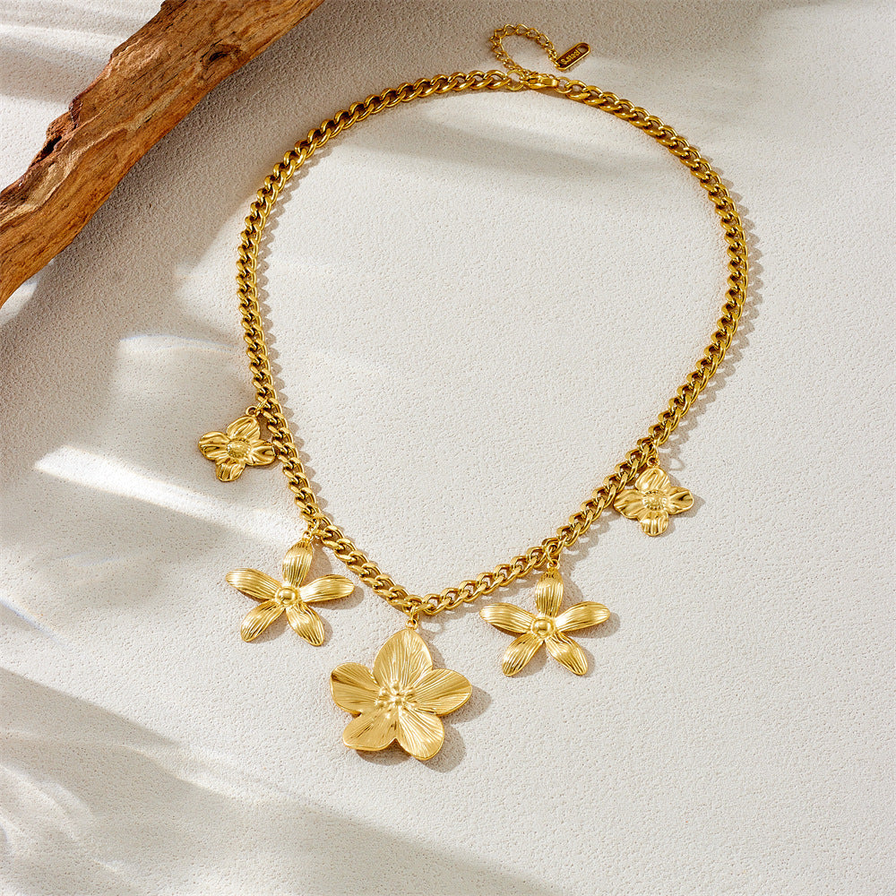 New Entry Lux Elegant Gold-plated Stainless Steel Five Petal Flower Necklace For Women
