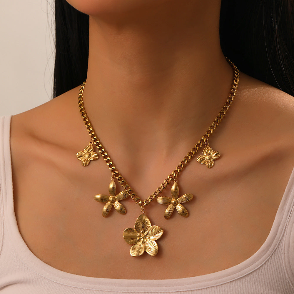 New Entry Lux Elegant Gold-plated Stainless Steel Five Petal Flower Necklace For Women