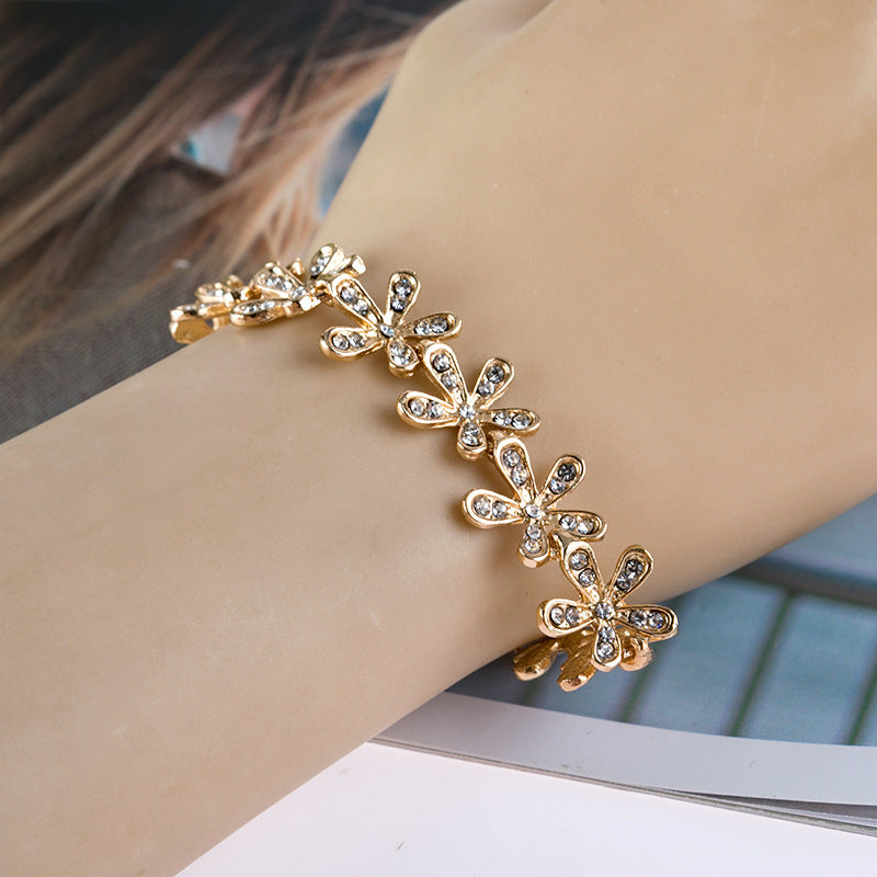 fashion-temperament-fully-jewelled-snowflake-bracelet-shopngo-silo-image.jpg