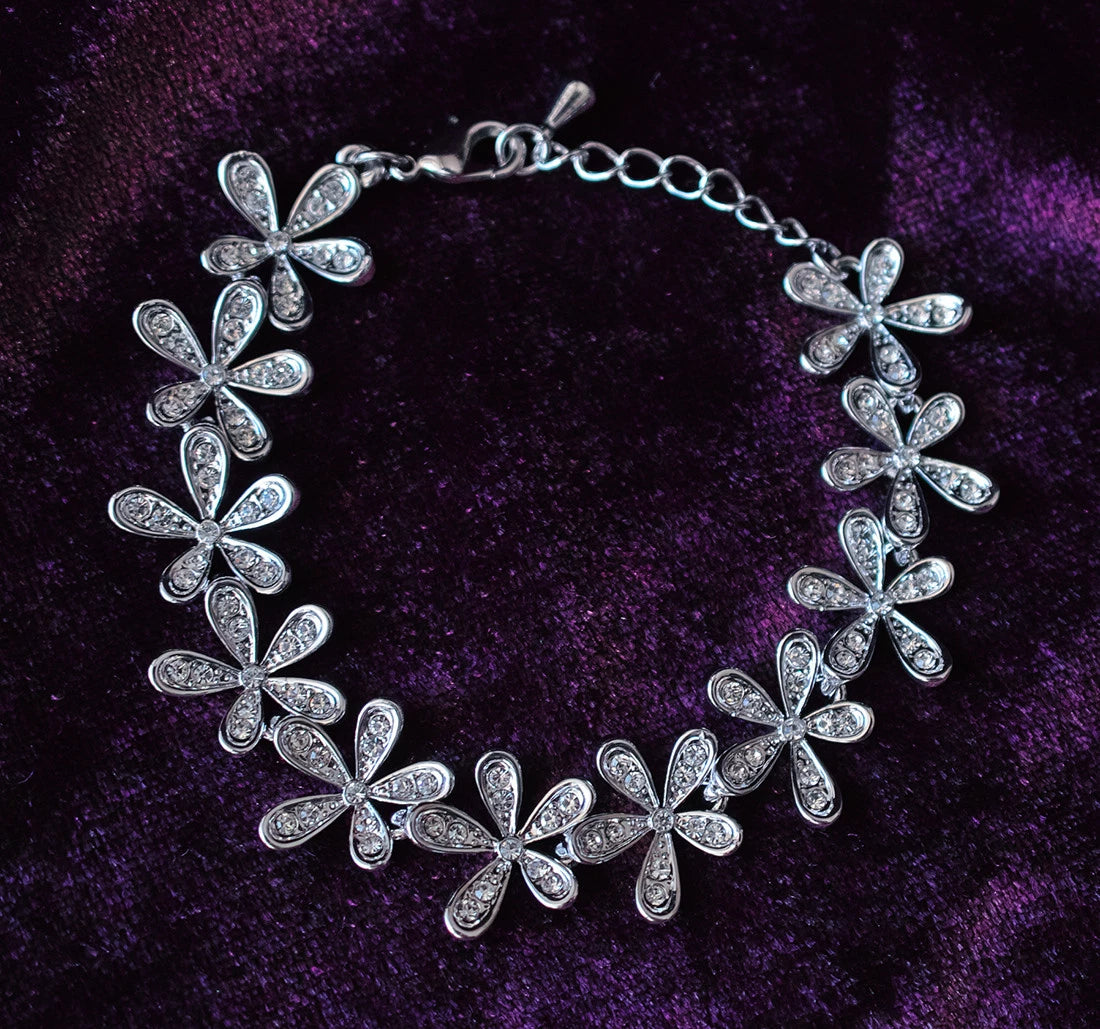 fashion-temperament-fully-jewelled-snowflake-bracelet-shopngo-silo-image5.jpg