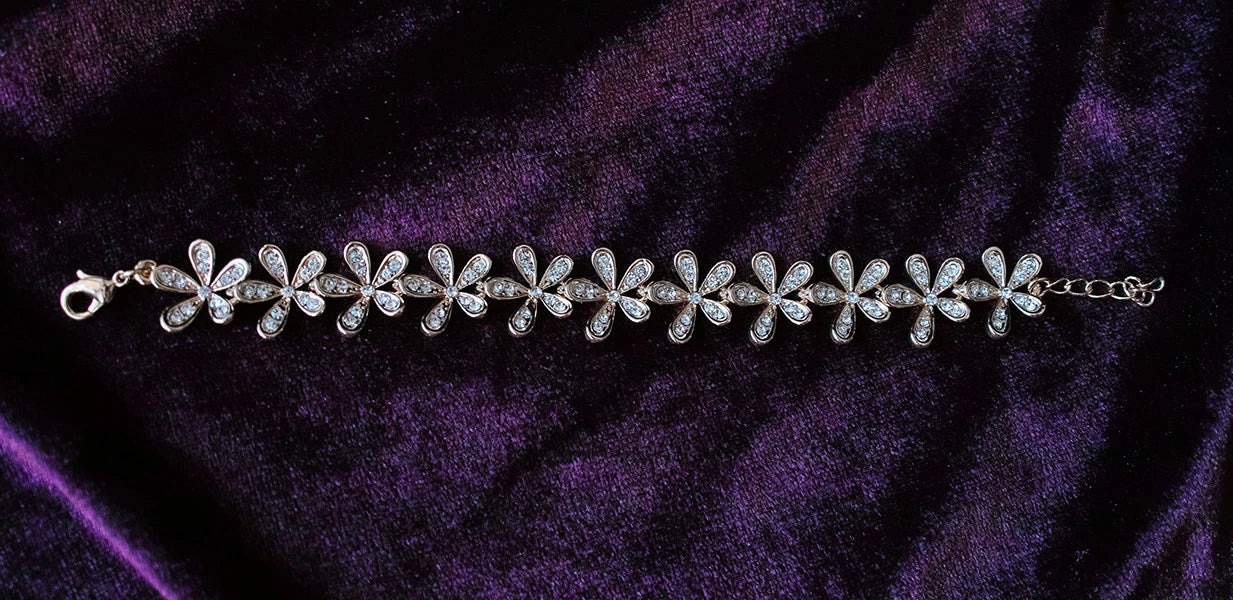 fashion-temperament-fully-jewelled-snowflake-bracelet-shopngo-silo-image8.jpg