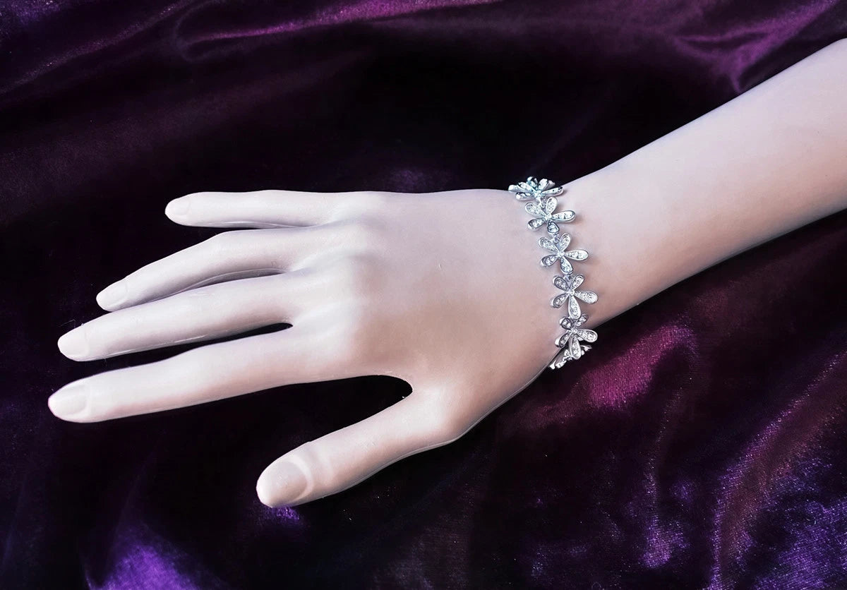 fashion-temperament-fully-jewelled-snowflake-bracelet-shopngo-silo-image7.jpg