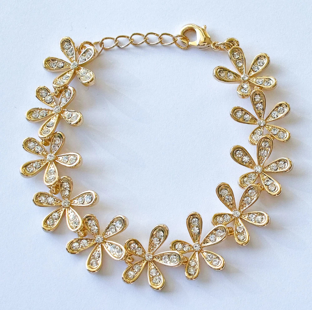 fashion-temperament-fully-jewelled-snowflake-bracelet-shopngo-silo-image3.jpg